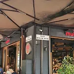 Alle\'S M Shyri Studio Apartment